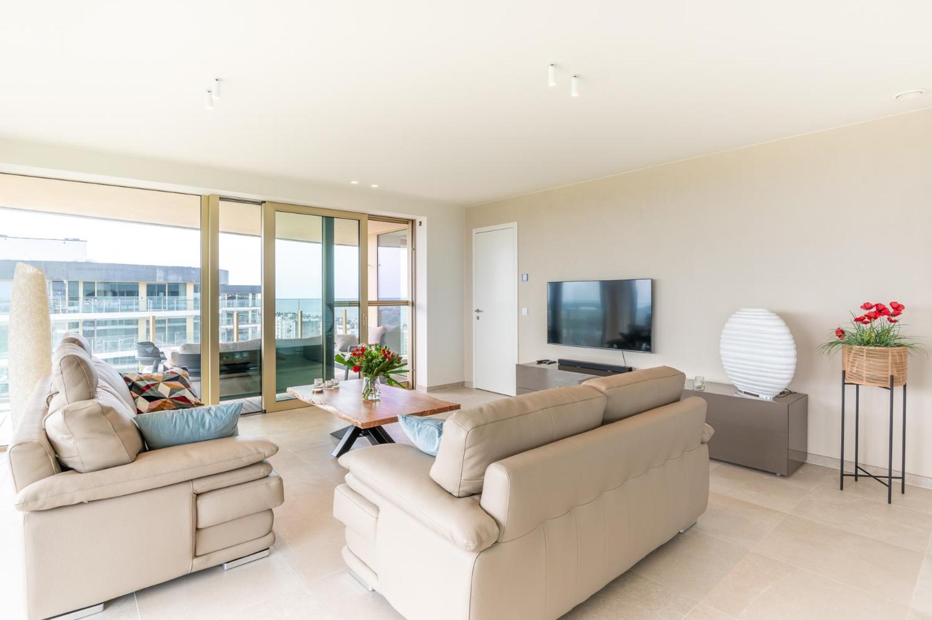 Wonderful New With Unbelievable Views *